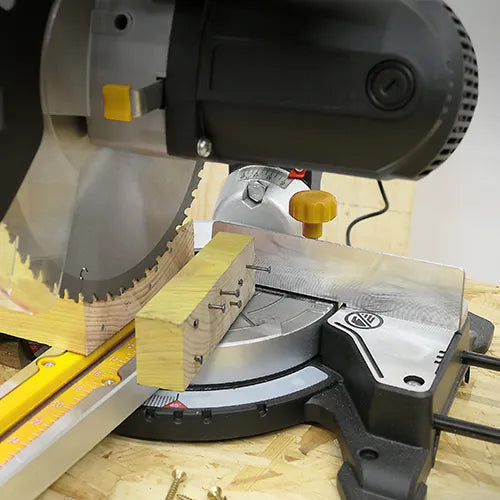 Compound miter saw